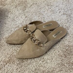 Steve Madden Beige Chain Accent Mules